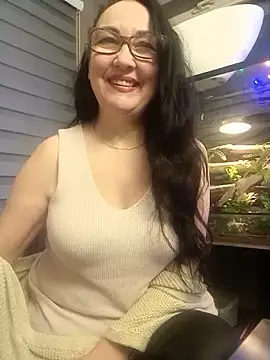 Snapshot of CamilleDesire chatting on December 24, 5:23 pm CamilleDesire online show from December 24, 5:23 pm