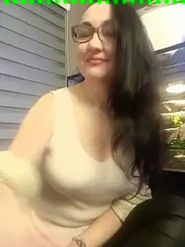 Snapshot of CamilleDesire chatting on December 25, 4:32 pm CamilleDesire online show from December 25, 4:32 pm