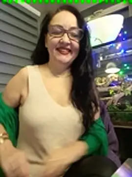 Snapshot of CamilleDesire chatting on January 17, 4:57 pm CamilleDesire online show from January 17, 4:57 pm