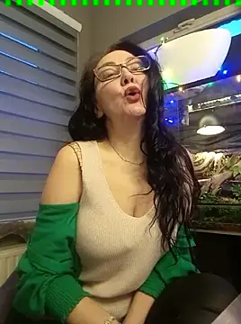 Snapshot of CamilleDesire chatting on February 25, 5:15 pm CamilleDesire online show from February 25, 5:15 pm