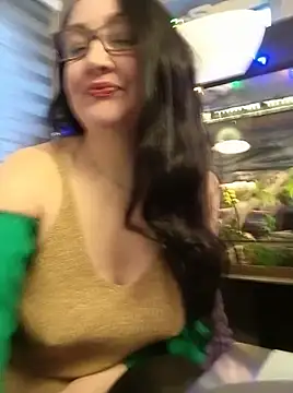 Snapshot of CamilleDesire chatting on March 20, 5:47 pm CamilleDesire online show from March 20, 5:47 pm