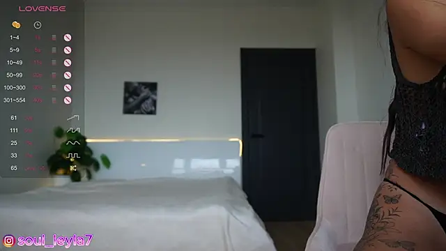 Snapshot of Sola_LI chatting on October 24, 3:14 am Sola LI online show from October 24, 3:14 am