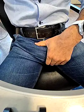 alessandroman2114 online show from October 2, 10:44 am