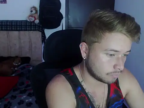 JOHANLEON1 online show from October 7, 4:59 pm