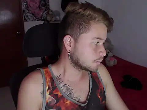 JOHANLEON1 online show from October 31, 4:52 pm