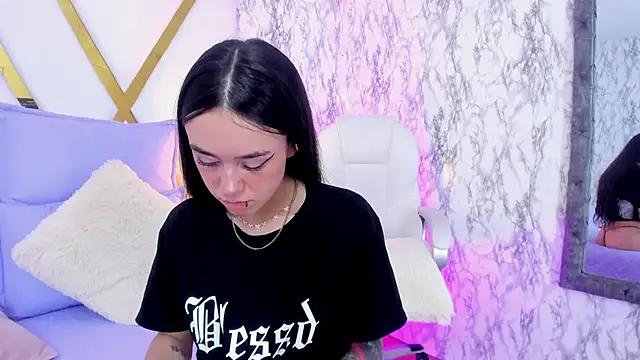 Athziry  online show from December 20, 9:39 pm