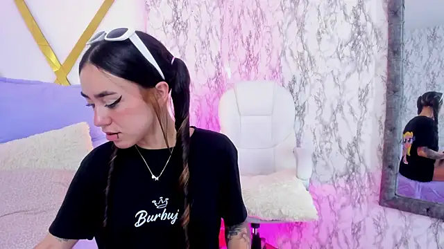 Athziry  online show from December 28, 12:36 am