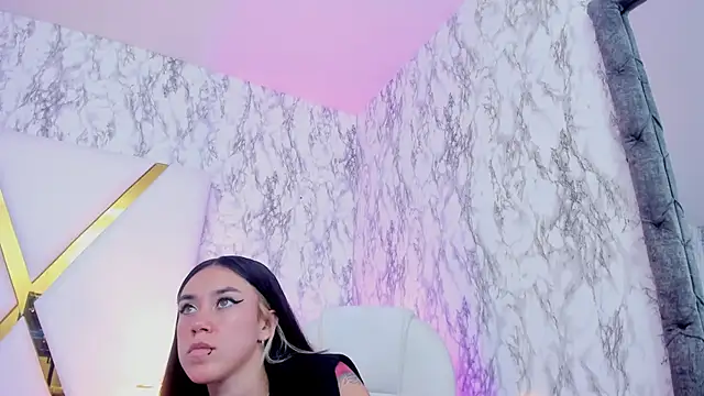 Athziry  online show from February 3, 9:50 pm