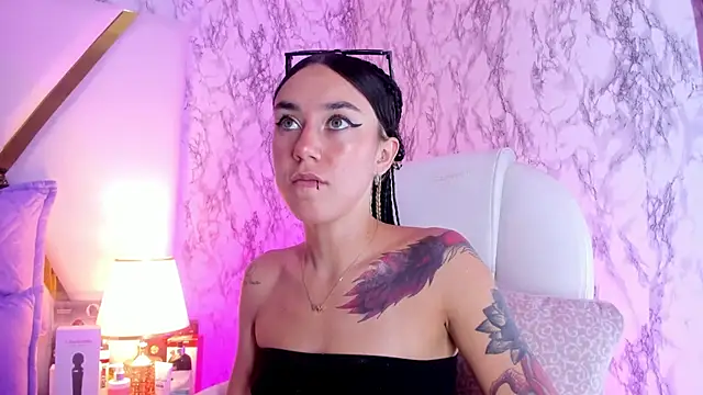 Athziry  online show from February 24, 9:20 pm