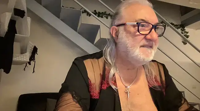 Snapshot of EroticVenetian chatting on March 9, 5:44 am EroticVenetian online show from March 9, 5:44 am