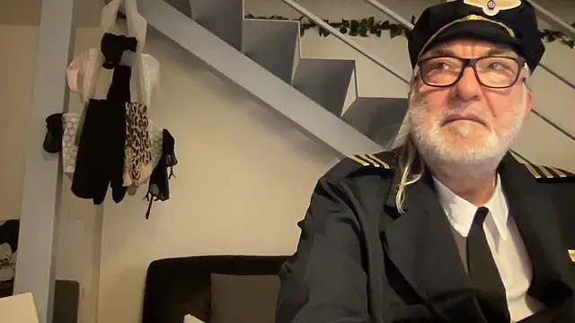 Snapshot of EroticVenetian chatting on March 11, 6:21 am EroticVenetian online show from March 11, 6:21 am