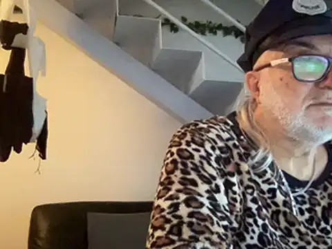 Snapshot of EroticVenetian chatting on March 14, 3:36 pm EroticVenetian online show from March 14, 3:36 pm