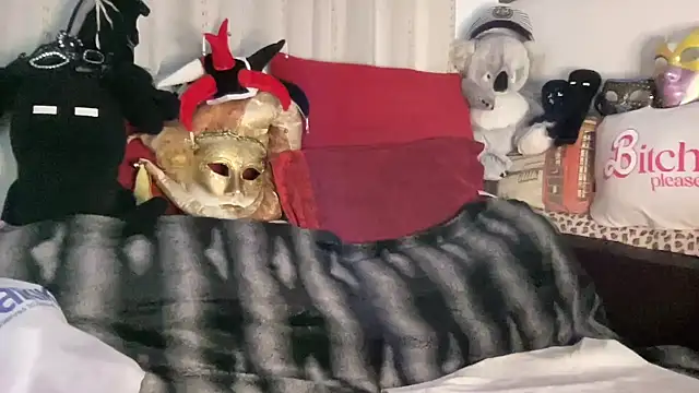 Snapshot of EroticVenetian chatting on November 3, 6:47 am EroticVenetian online show from November 3, 6:47 am