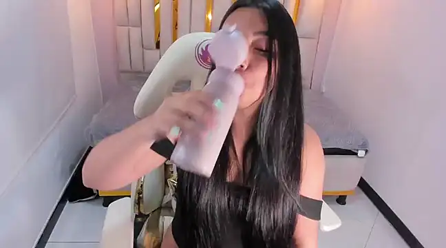 Snapshot of Karla_hernandez_ chatting on March 10, 2:05 pm Karla hernandez  online show from March 10, 2:05 pm