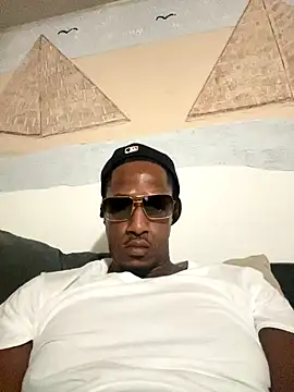 Snapshot of ThatDickSexy2 chatting on October 4, 12:41 am ThatDickSexy2 online show from October 4, 12:41 am