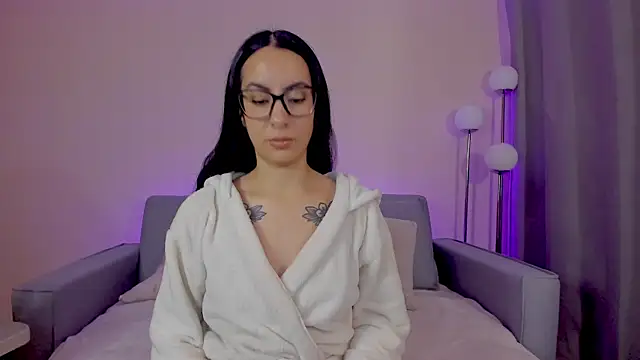 miadaniells hot online show from April 21, 12:00 pm