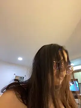 montmariana online show from December 27, 6:35 am