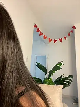 montmariana online show from February 18, 5:53 am