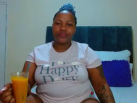 Snapshot of curvycloe1 chatting on November 2, 4:37 am curvycloe1 online show from November 2, 4:37 am