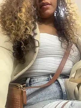 ashley Tompson1 online show from February 17, 11:42 pm