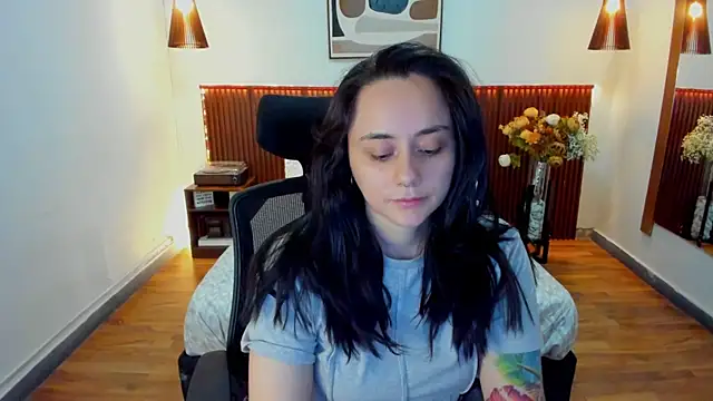 Snapshot of KatherineBond chatting on May 20, 4:57 pm KatherineBond online show from May 20, 4:57 pm