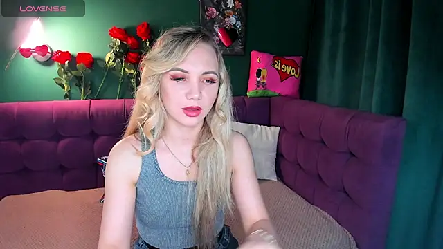 EvaMoran online show from February 15, 1:31 am