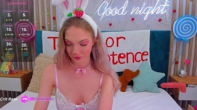 Snapshot of Emilly_Hart chatting on October 26, 5:24 am Emilly Hart online show from October 26, 5:24 am