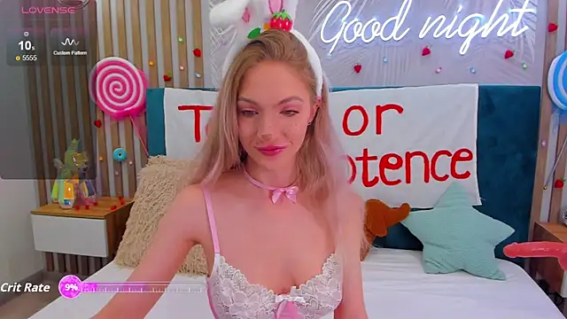 Snapshot of Emilly_Hart chatting on October 28, 2:48 am Emilly Hart online show from October 28, 2:48 am