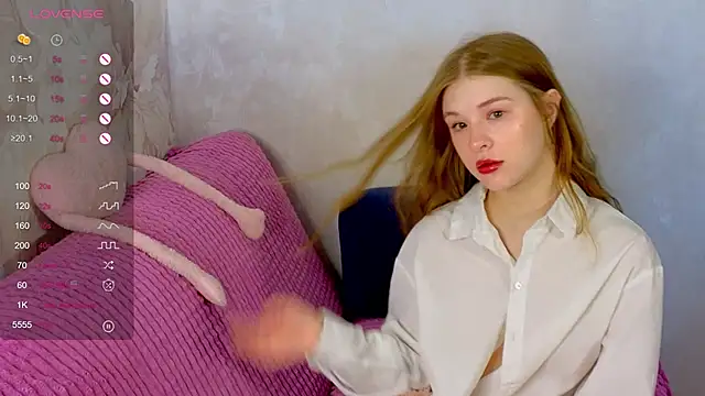 Snapshot of TrissMerigold9 chatting on September 16, 8:48 am TrissMerigold9 online show from September 16, 8:48 am