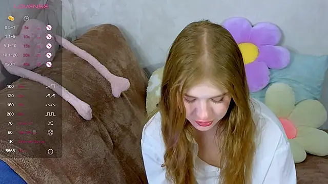 Snapshot of TrissMerigold9 chatting on October 10, 6:40 pm TrissMerigold9 online show from October 10, 6:40 pm