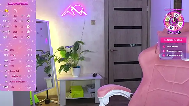 TrissMerigold9 online show from February 22, 7:45 pm