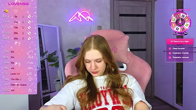 TrissMerigold9 online show from March 4, 8:59 pm