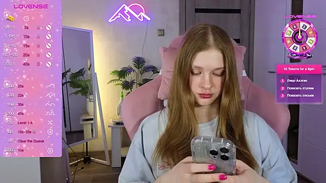 TrissMerigold9 online show from March 6, 8:11 am