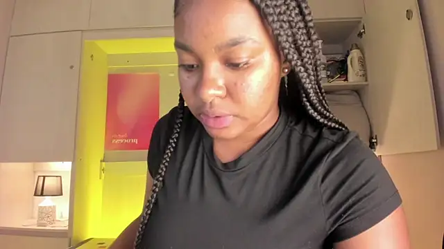Snapshot of tamaraa_smiith chatting on June 2, 7:38 pm tamaraa smiith online show from June 2, 7:38 pm