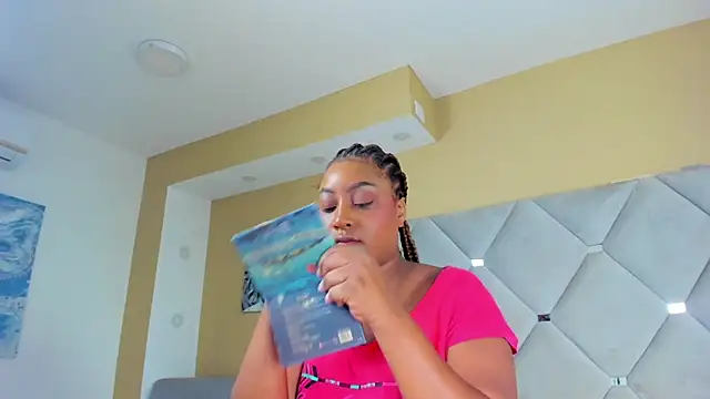 Snapshot of Adelehottman chatting on February 1, 12:37 pm Adelehottman online show from February 1, 12:37 pm