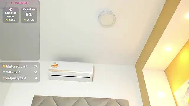 Snapshot of Adelehottman chatting on February 19, 8:41 pm Adelehottman online show from February 19, 8:41 pm