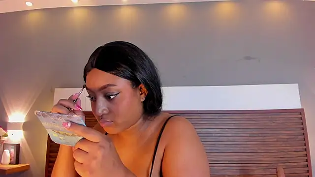 Snapshot of Adelehottman chatting on October 31, 12:33 am Adelehottman online show from October 31, 12:33 am