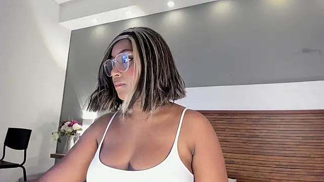 Snapshot of Adelehottman chatting on November 19, 12:16 pm Adelehottman online show from November 19, 12:16 pm