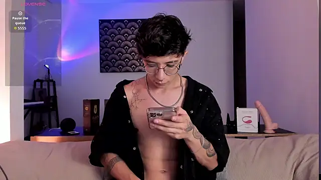 Snapshot of im__thomass chatting on December 23, 2:42 am im thomass online show from December 23, 2:42 am