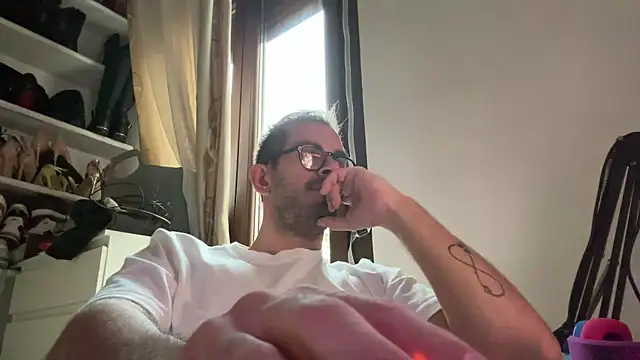 vogliososexboy1993 online show from November 5, 3:45 pm