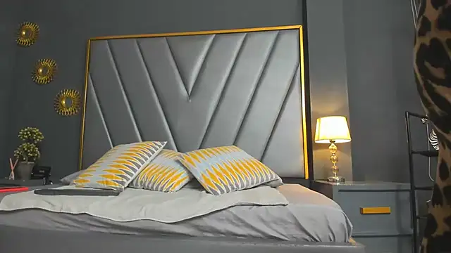 BrendaAdams  online show from February 21, 11:01 am