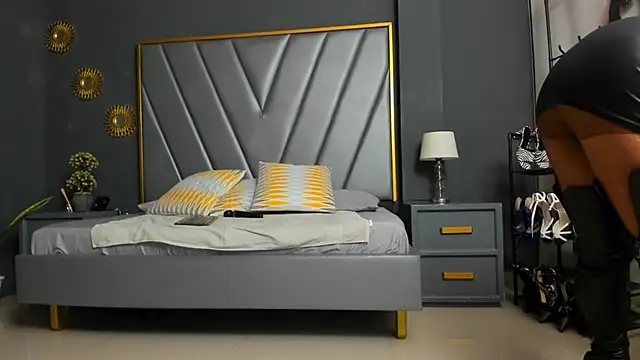 BrendaAdams  online show from March 13, 11:08 am