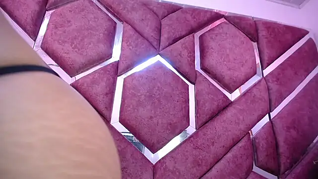 Snapshot of milly_print chatting on December 22, 9:00 am milly print online show from December 22, 9:00 am