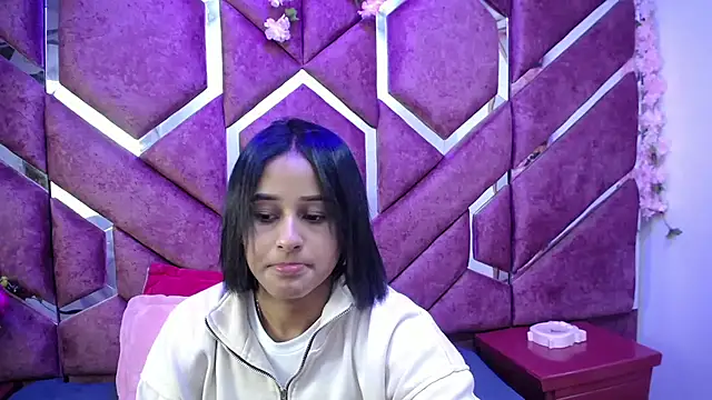 Snapshot of milly_print chatting on February 19, 2:23 am milly print online show from February 19, 2:23 am