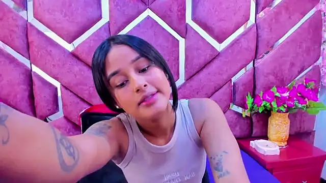 Snapshot of milly_print chatting on March 11, 2:43 am milly print online show from March 11, 2:43 am