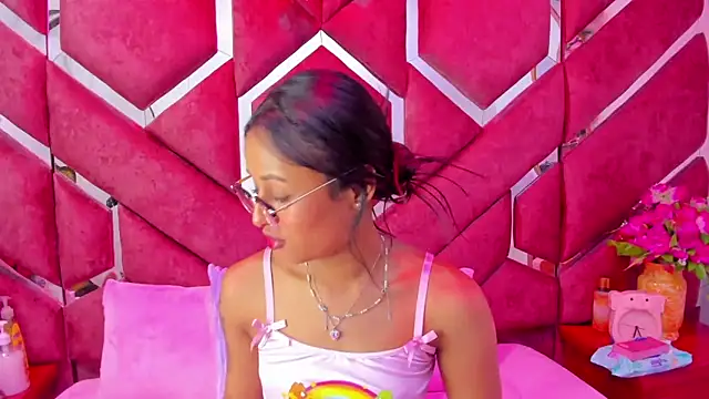 Snapshot of milly_print chatting on September 16, 2:56 am milly print online show from September 16, 2:56 am