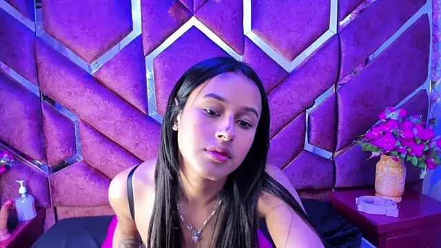 Snapshot of milly_print chatting on September 19, 1:18 am milly print online show from September 19, 1:18 am