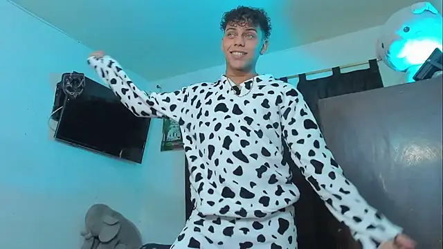 visaelX online show from December 16, 3:22 pm