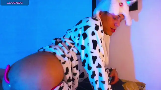 visaelX online show from March 8, 3:13 pm