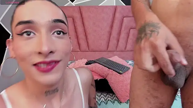 Derek and Skarlet online show from February 5, 6:48 pm